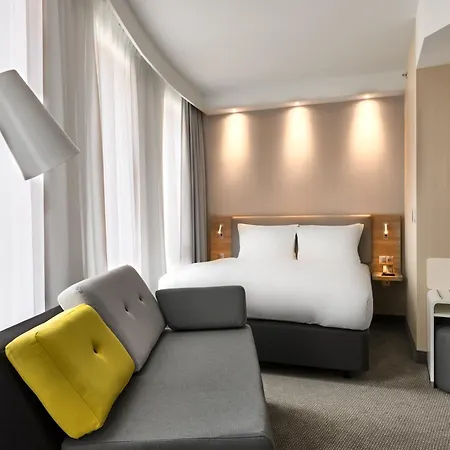 Express - - The Hub By Ihg 3* ורשה