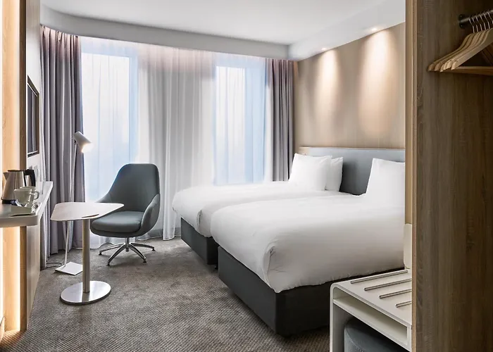 Express - - The Hub By Ihg Hotel 3*