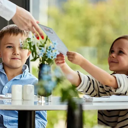 Express - - The Hub By Ihg Варшава