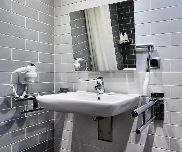 Express - - The Hub By Ihg Hotel 3*