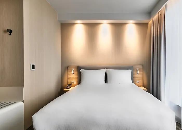 Hotel Express - - The Hub By Ihg 3*